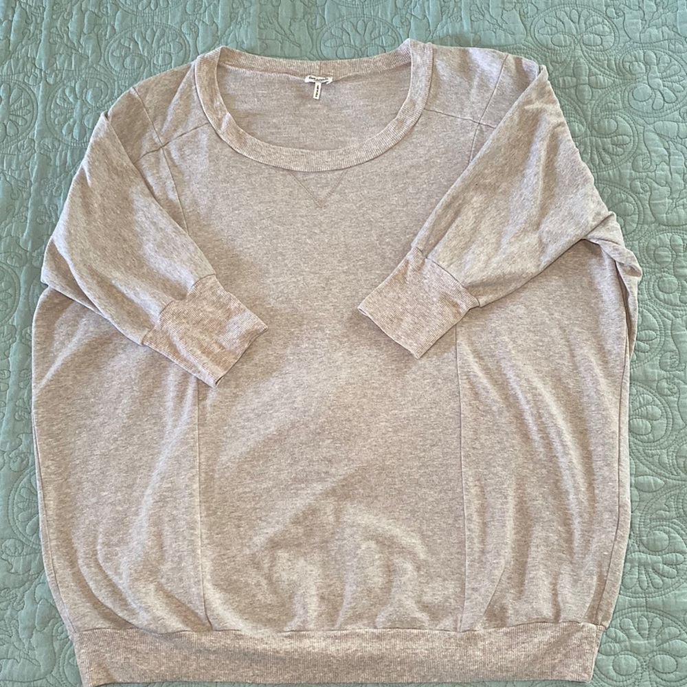 Splendid heather gray sweater/shirt 3/4 length sleeves. Size M. Rarely worn